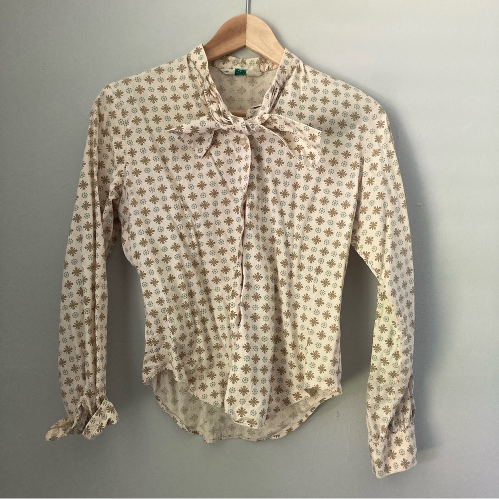 Womens Vintage Majestic Geometric Pattern Button Down Tie Neck Blouse tan XS
